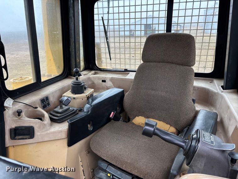 image for item EM5044 2000 Caterpillar D6R XL dozer