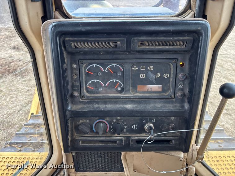 image for item EM5044 2000 Caterpillar D6R XL dozer