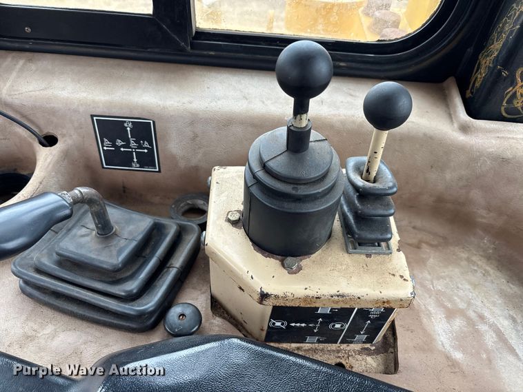 image for item EM5044 2000 Caterpillar D6R XL dozer