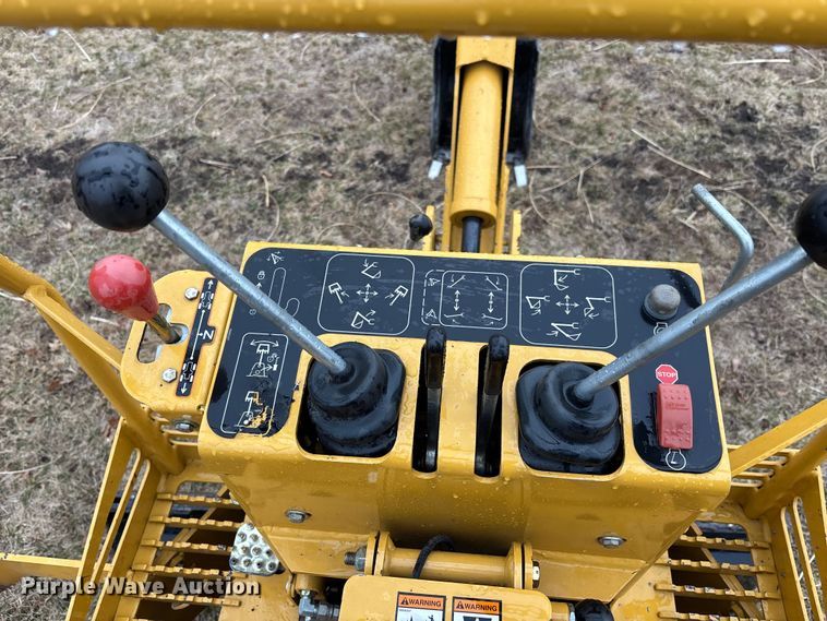 image for item EM5046 2005 Vermeer RT650 trencher