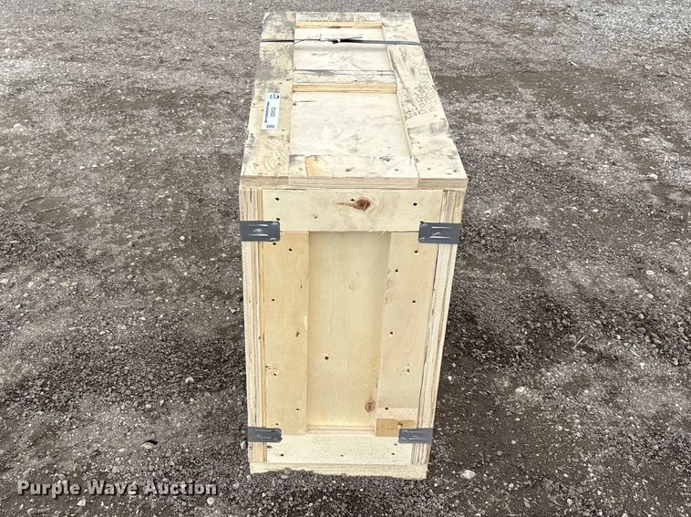 image for item EO4035 PC400 breaker