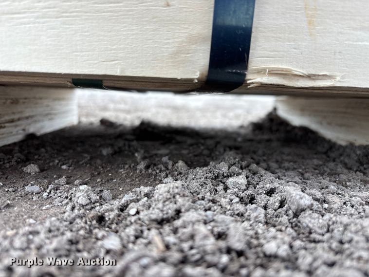 image for item EO4035 PC400 breaker