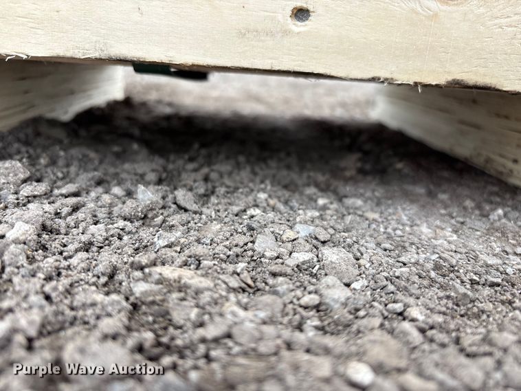 image for item EO4035 PC400 breaker