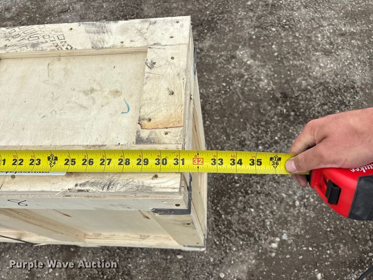 image for item EO4035 PC400 breaker