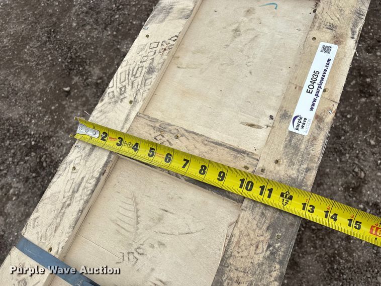 image for item EO4035 PC400 breaker