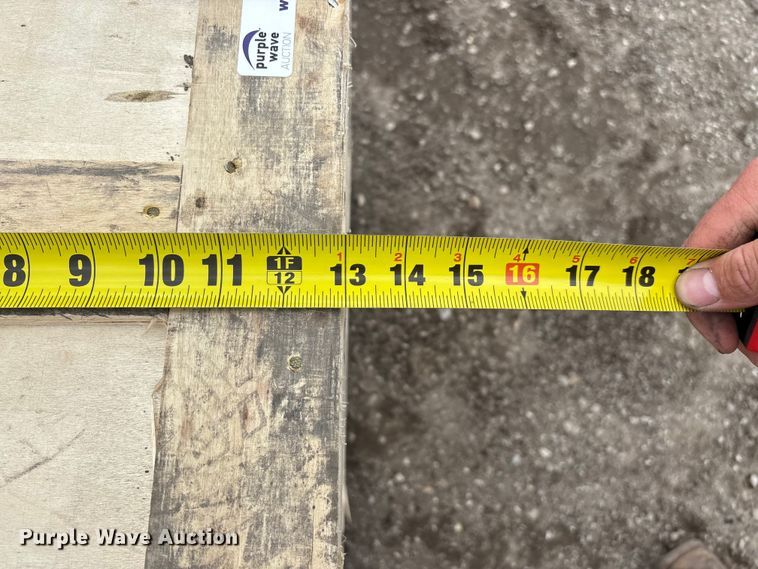 image for item EO4035 PC400 breaker