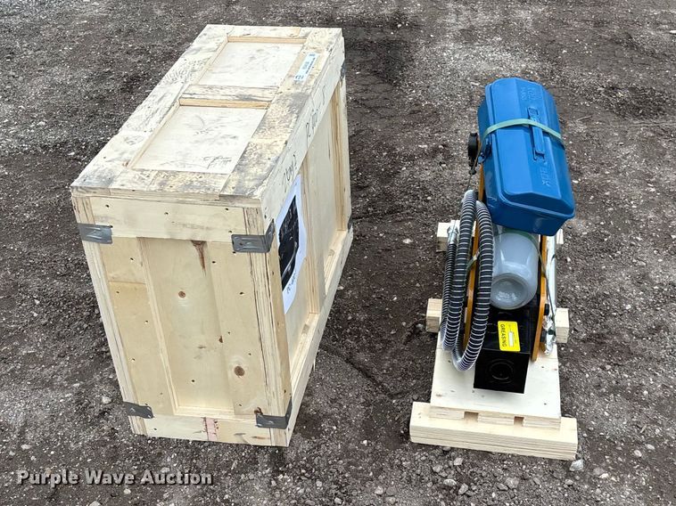 image for item EO4035 PC400 breaker