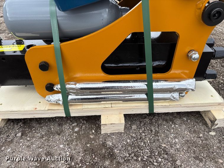 image for item EO4035 PC400 breaker