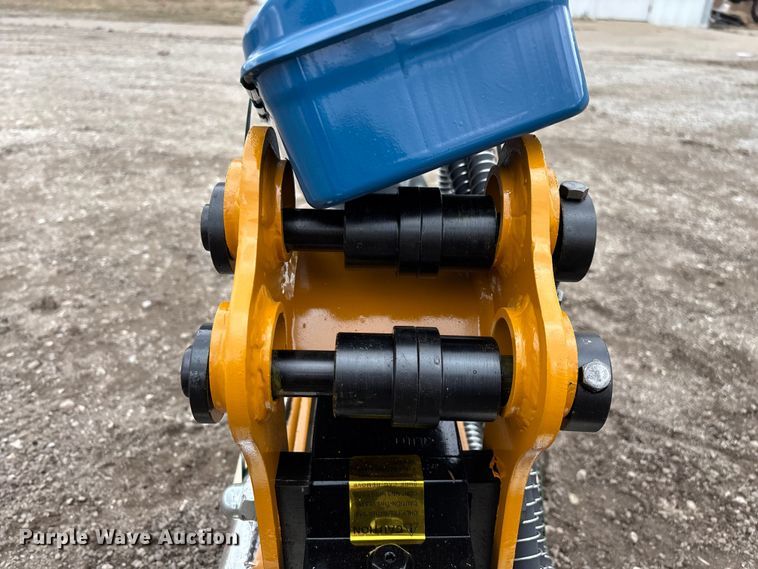 image for item EO4035 PC400 breaker