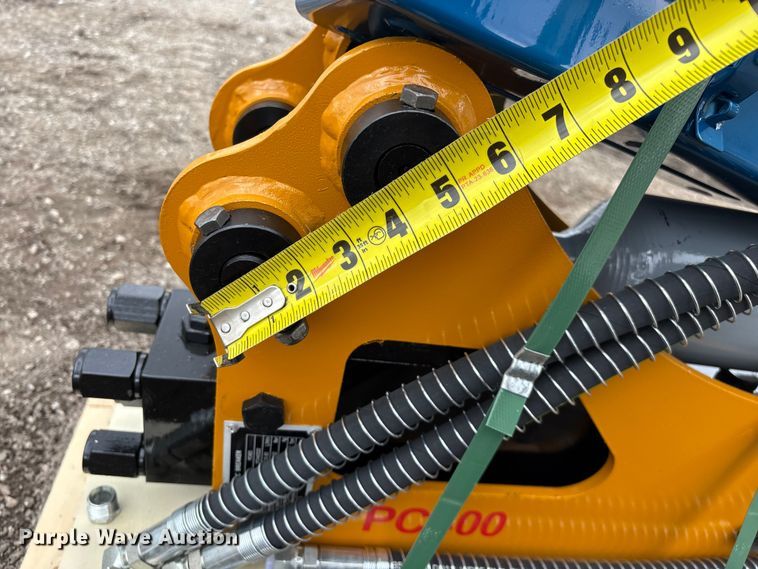 image for item EO4035 PC400 breaker