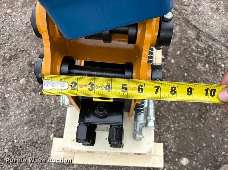 image for item EO4035 PC400 breaker