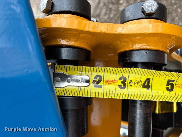 image for item EO4035 PC400 breaker