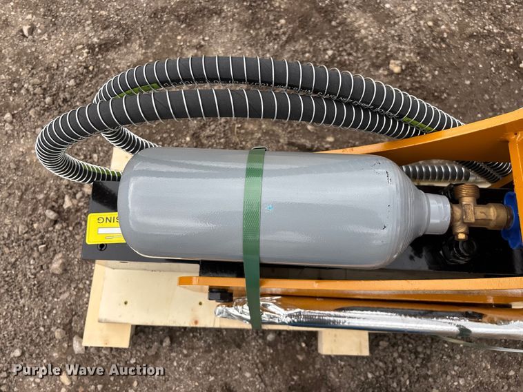 image for item EO4035 PC400 breaker