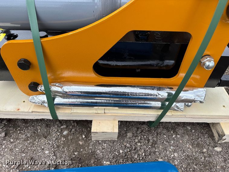 image for item EO4035 PC400 breaker