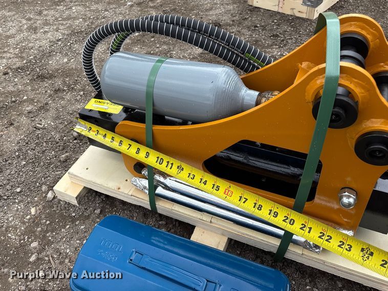 image for item EO4035 PC400 breaker