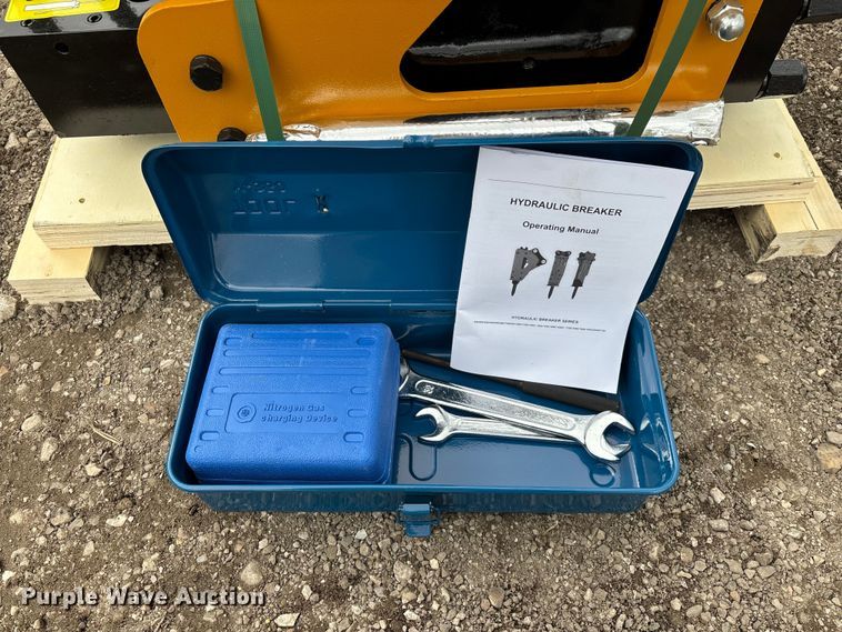 image for item EO4035 PC400 breaker