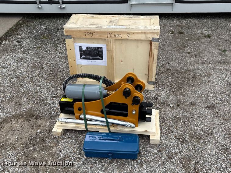 image for item EO4036 PC400 breaker