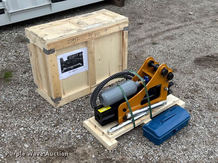 image for item EO4036 PC400 breaker