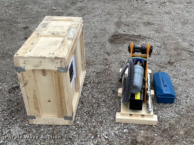 image for item EO4036 PC400 breaker