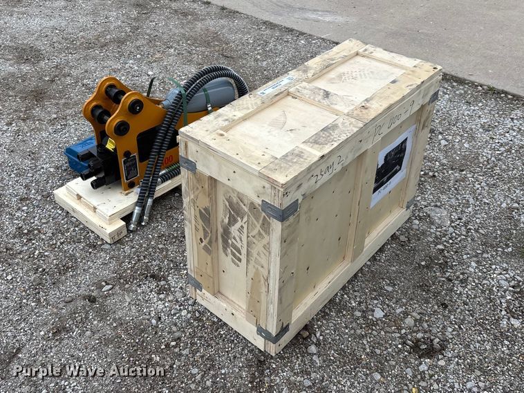 image for item EO4036 PC400 breaker