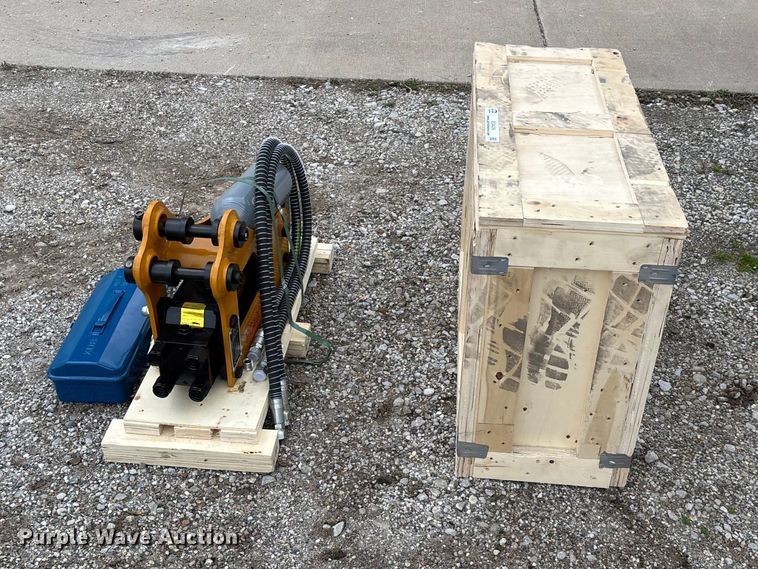 image for item EO4036 PC400 breaker