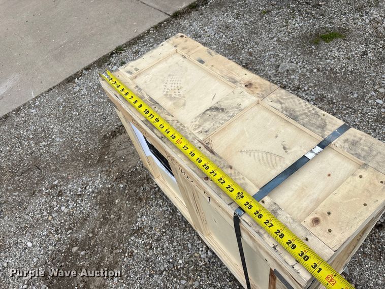 image for item EO4036 PC400 breaker