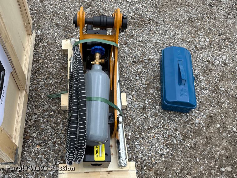 image for item EO4036 PC400 breaker