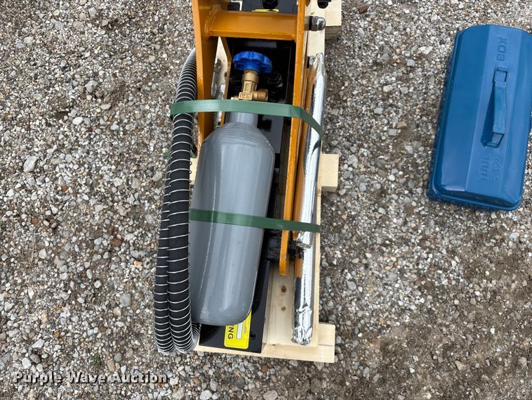 image for item EO4036 PC400 breaker