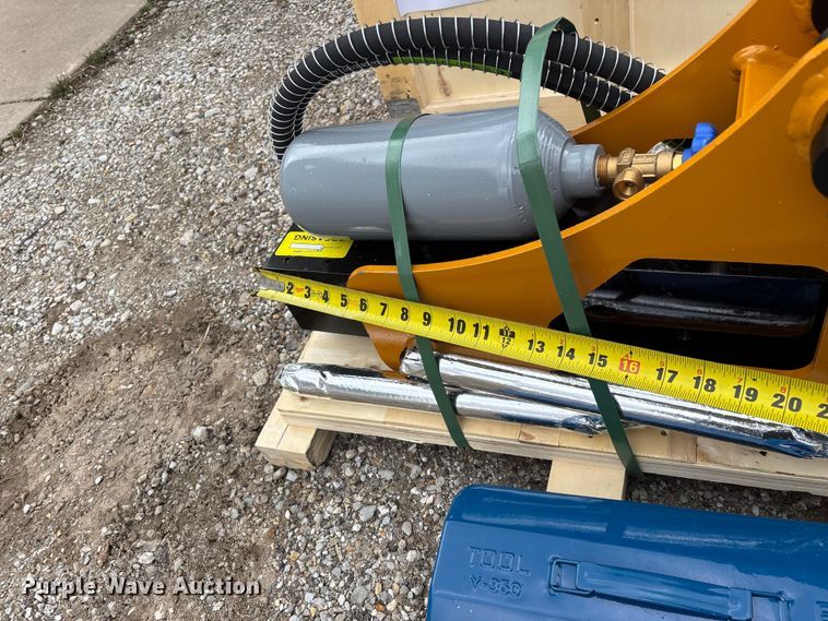 image for item EO4036 PC400 breaker