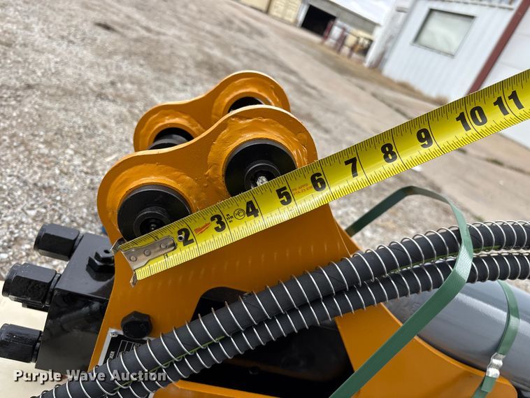 image for item EO4036 PC400 breaker