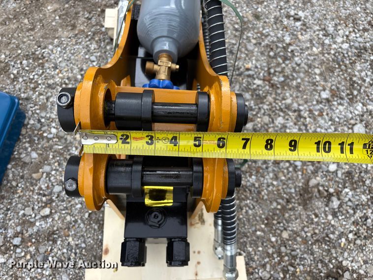 image for item EO4036 PC400 breaker