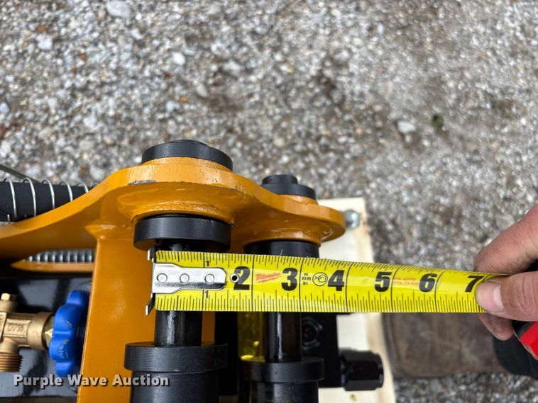 image for item EO4036 PC400 breaker