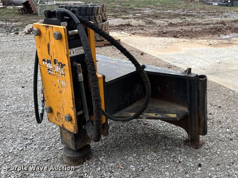 image for item EO4046 Montana 750R Rancher skid steer post driver