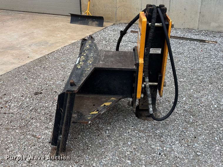 image for item EO4046 Montana 750R Rancher skid steer post driver