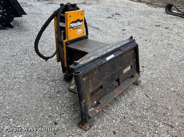 image for item EO4046 Montana 750R Rancher skid steer post driver
