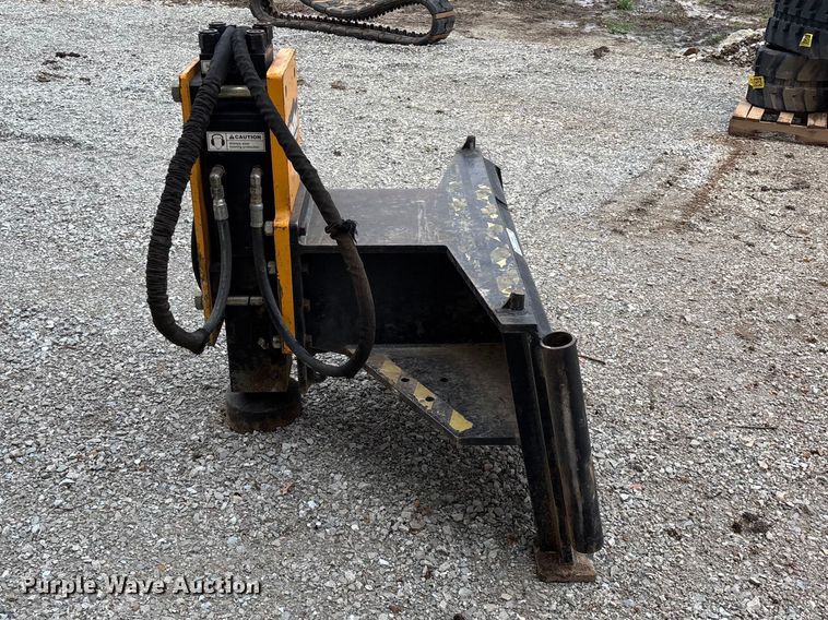 image for item EO4046 Montana 750R Rancher skid steer post driver