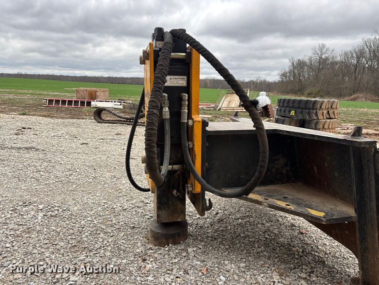 image for item EO4046 Montana 750R Rancher skid steer post driver