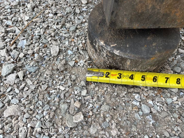 image for item EO4046 Montana 750R Rancher skid steer post driver