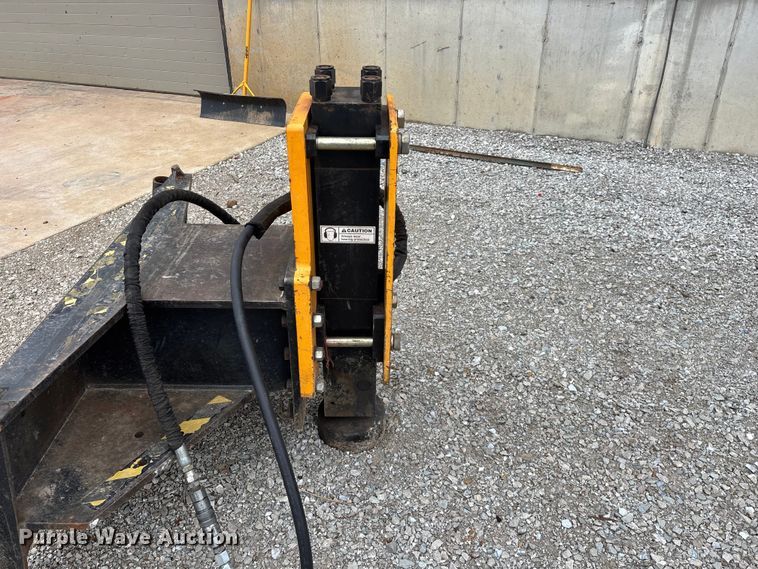 image for item EO4046 Montana 750R Rancher skid steer post driver