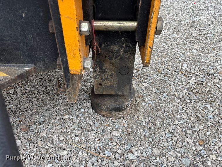 image for item EO4046 Montana 750R Rancher skid steer post driver