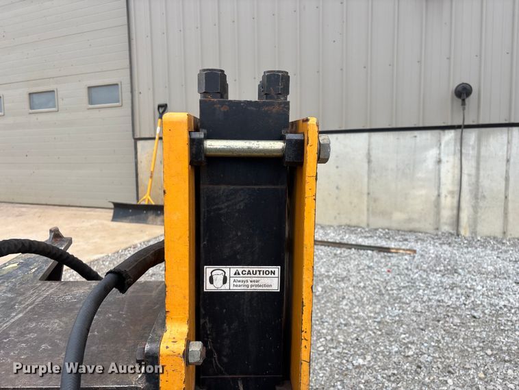 image for item EO4046 Montana 750R Rancher skid steer post driver