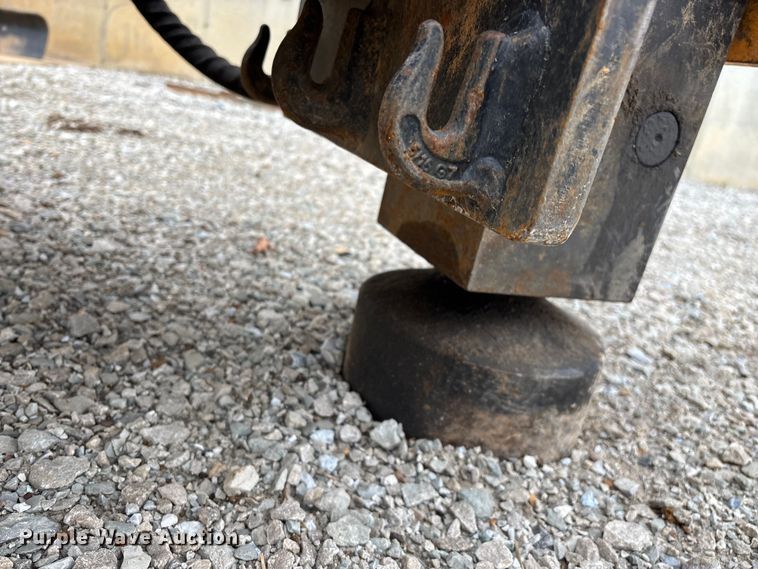 image for item EO4046 Montana 750R Rancher skid steer post driver