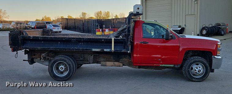 image for item EO4732 2015 Chevrolet Silverado 3500 dump bed pickup truck