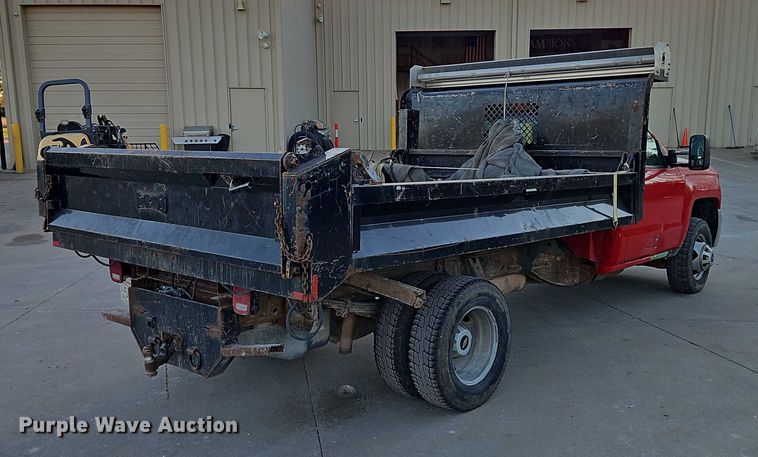 image for item EO4732 2015 Chevrolet Silverado 3500 dump bed pickup truck