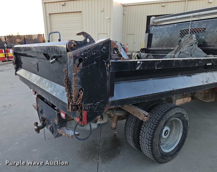 image for item EO4732 2015 Chevrolet Silverado 3500 dump bed pickup truck