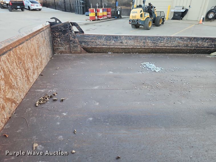 image for item EO4732 2015 Chevrolet Silverado 3500 dump bed pickup truck