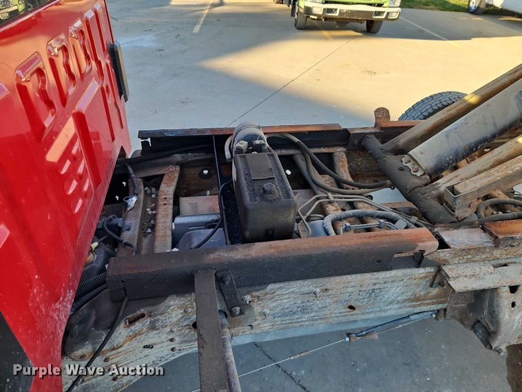 image for item EO4732 2015 Chevrolet Silverado 3500 dump bed pickup truck