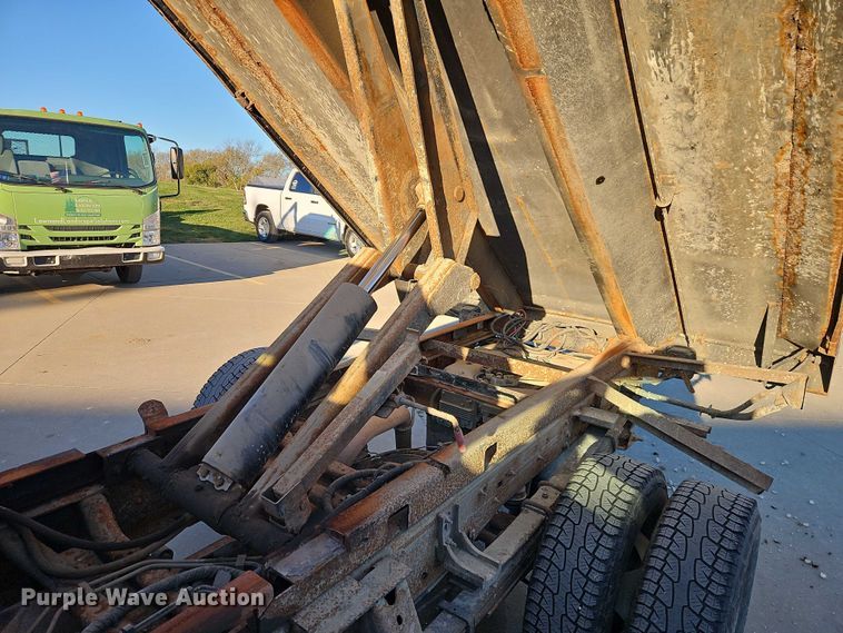 image for item EO4732 2015 Chevrolet Silverado 3500 dump bed pickup truck