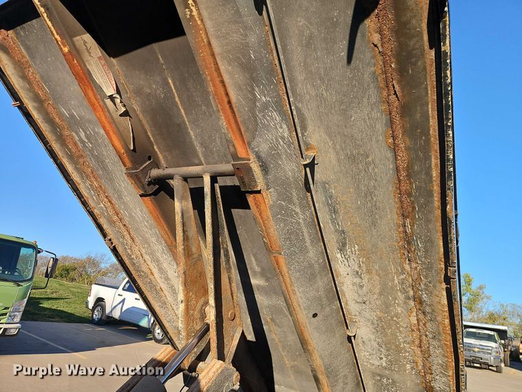 image for item EO4732 2015 Chevrolet Silverado 3500 dump bed pickup truck