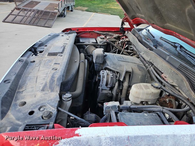 image for item EO4732 2015 Chevrolet Silverado 3500 dump bed pickup truck